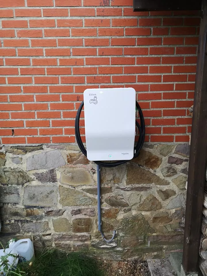 Borne électrique à Hamois