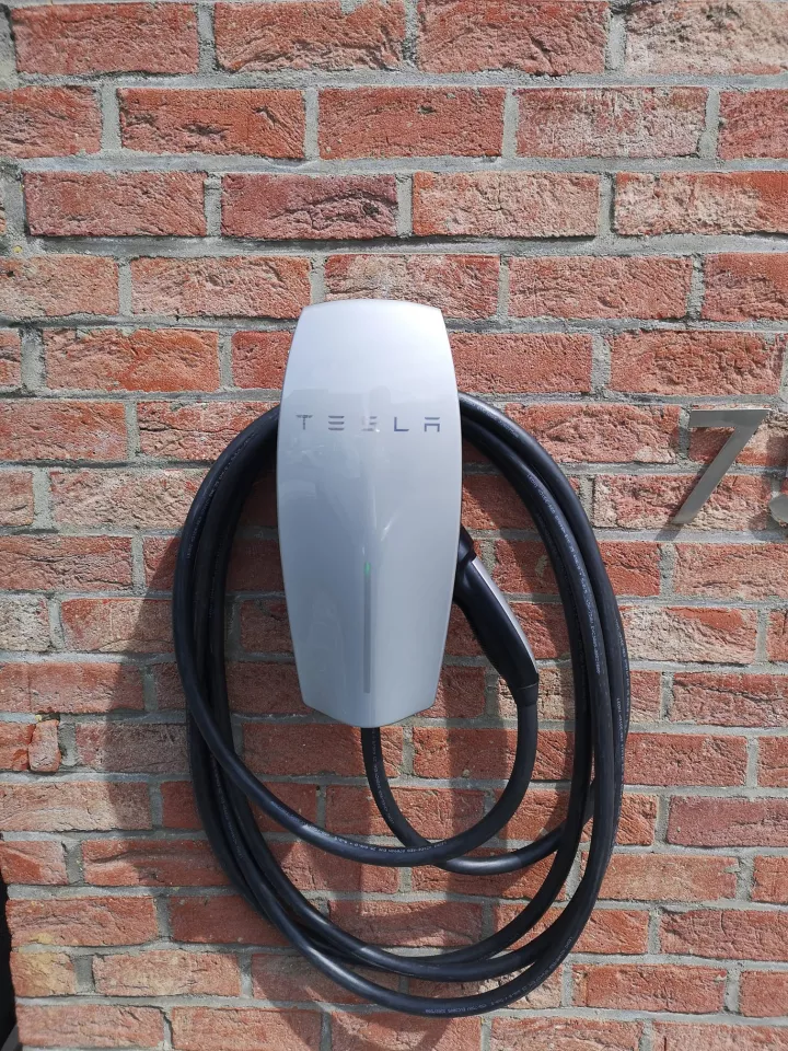 Borne électrique à Hamois